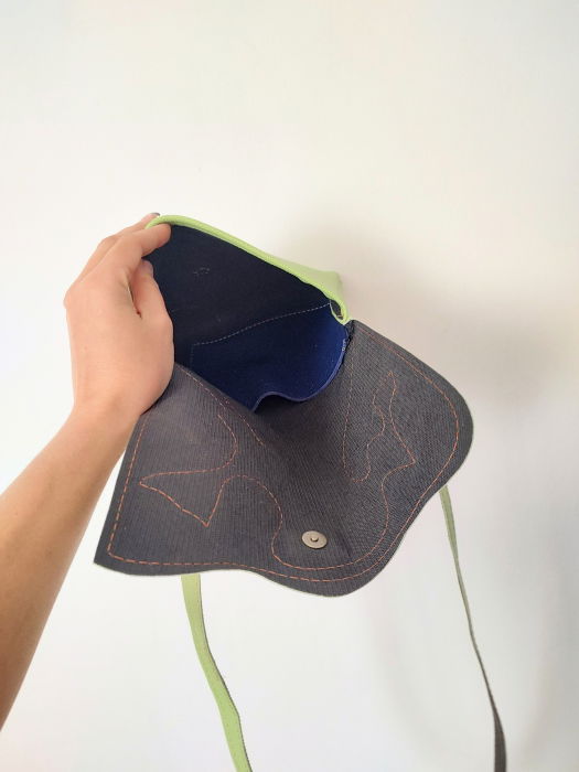 Geanta verde crud ,cu pisicuțe ,din piele naturala [2]