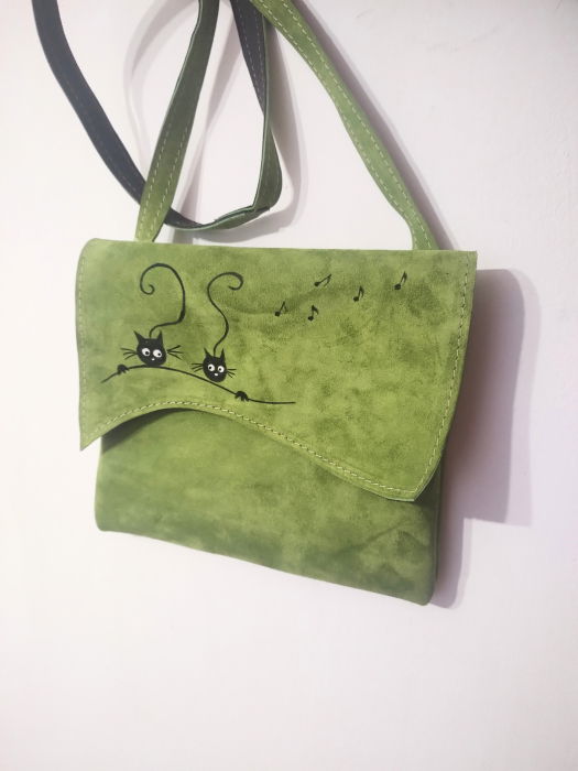 Geanta verde olive ,pictata manual,cu pisicute -Bucurie colorata