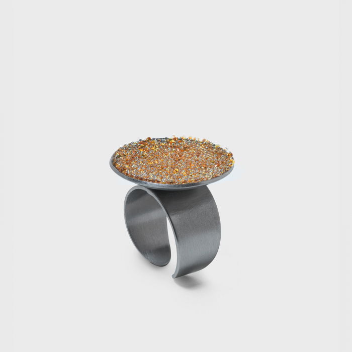 Inel reglabil cu forma circulara armonioasa si cristale, din alama placata cu gun metal [3]