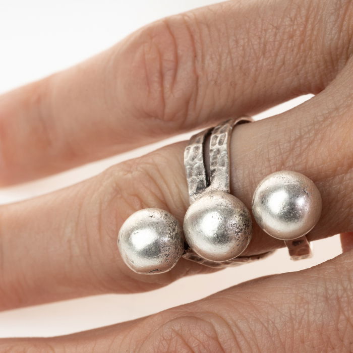 Inel reglabil din zamac cu forma de 3 bile in rand [3]