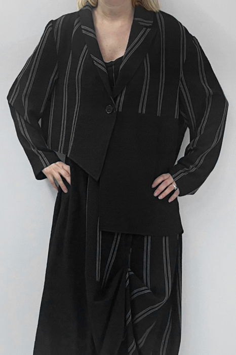 Jacheta asimetrica in dungi cu guler atipic , oversize