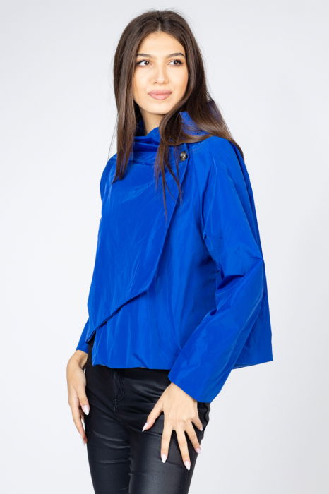 Jacheta scurta din tafta albastru electric, petrecuta in fata [1]