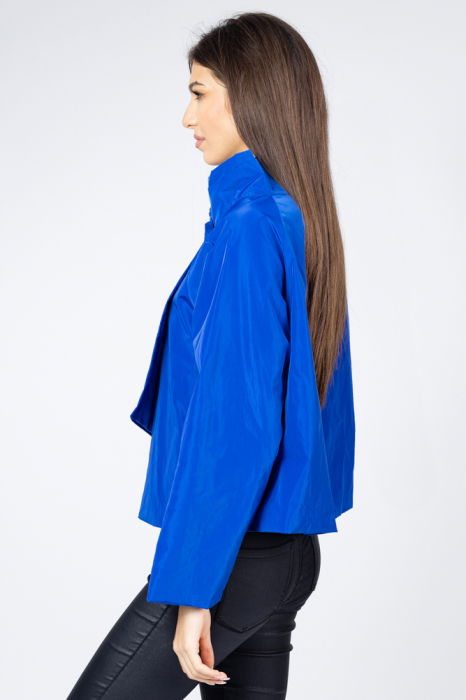 Jacheta scurta din tafta albastru electric, petrecuta in fata [3]