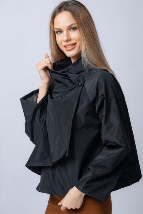 Jacheta scurta din tafta neagra petrecuta in fata [2]