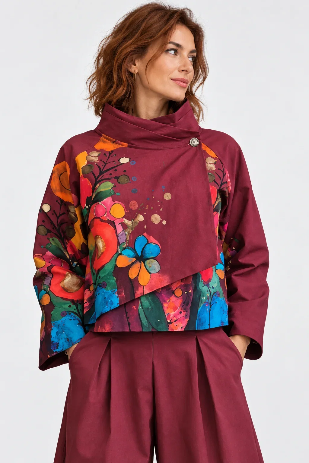Jacheta scurta petrecuta cu imprimeu floral abstract multicolor, bordo