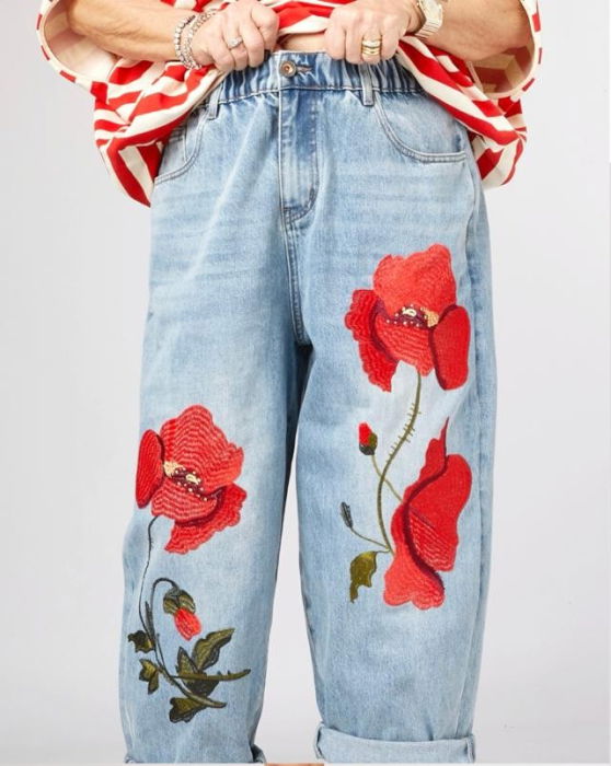 Jeans Denim Brodati cu Maci Rosii 3D – Piesa Statement [5]