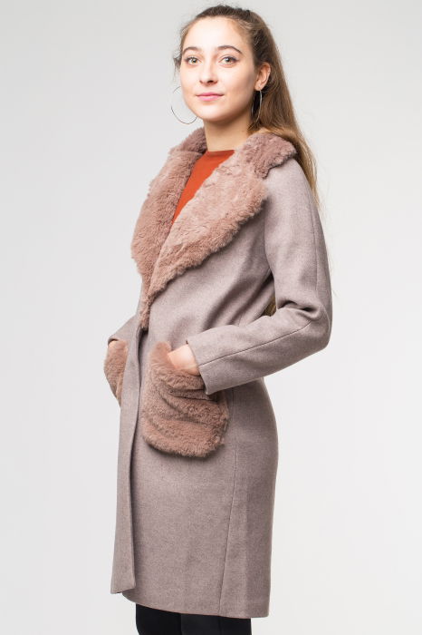 Palton bej din stofa cu buzunare din blana artificiala [3]