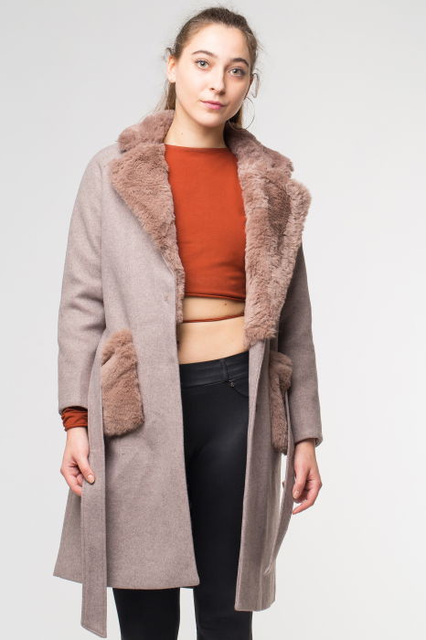 Palton bej din stofa cu buzunare din blana artificiala [2]