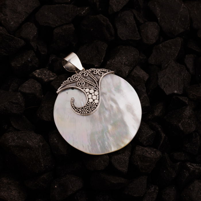 Pandant rotund 3.5 cm cu scoica naturala si decoratiune din argint 925 [3]