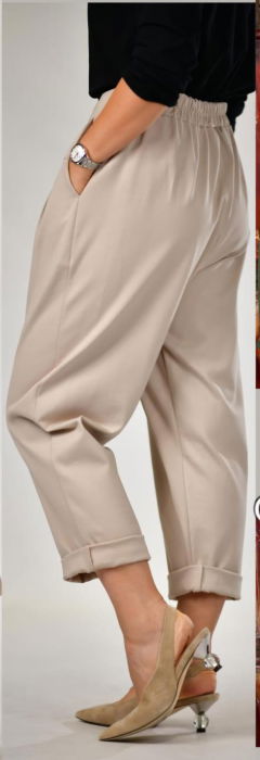 Pantaloni bej lejeri cu pliuri si mansete rasucite, din tricot plin de vascoza [2]