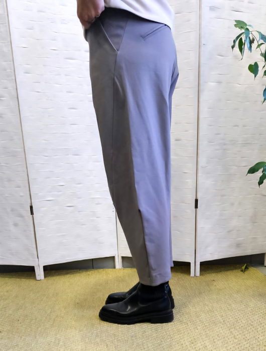 Pantaloni carrot, croiala conica cu pense, din tricot vascoza punto milano, grej [2]