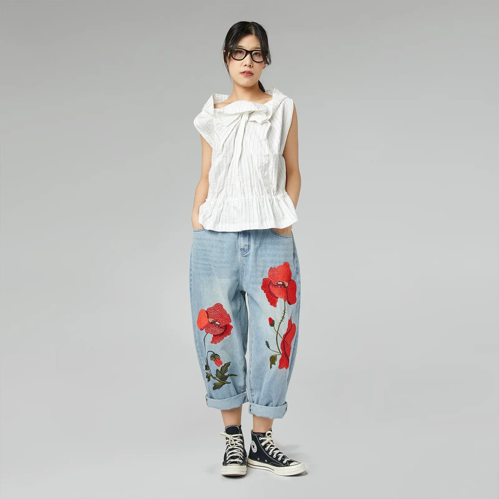 Jeans Denim Brodati cu Maci Rosii 3D – Piesa Statement [2]