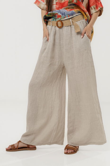 Pantaloni largi de vara, din in bej cu croi lejer si curea din sfoara