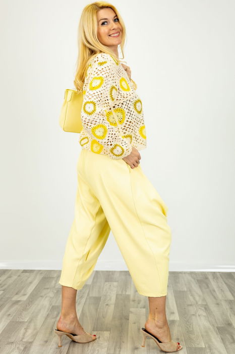 Pantaloni galbeni cu design urban petrecut cu nasture [2]