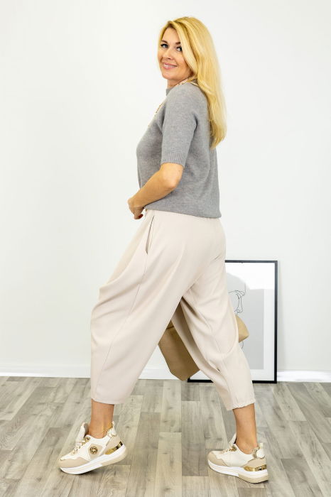 Pantaloni bej cu design urban petrecut cu nasture [1]