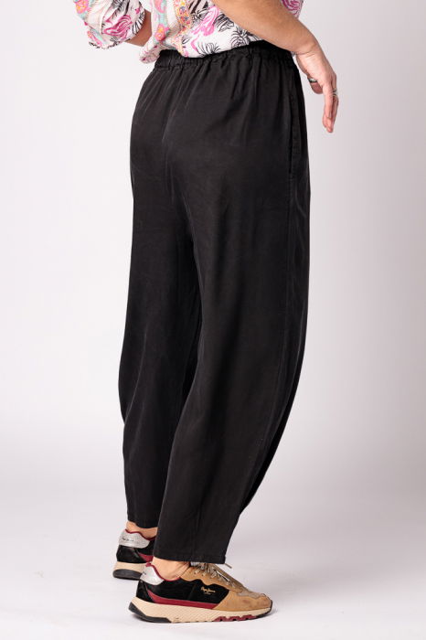 Pantaloni negri, masura mare, din tencel, cu siret [3]