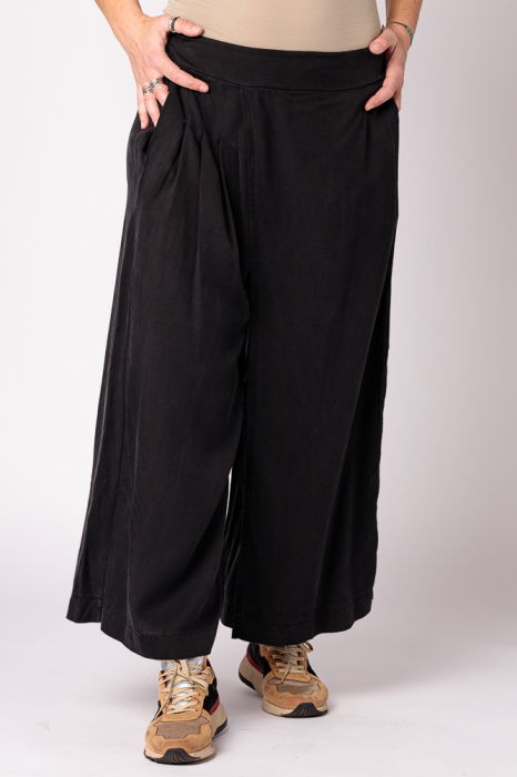 Pantaloni negri, petrecuti, masura mare, din tencel [2]