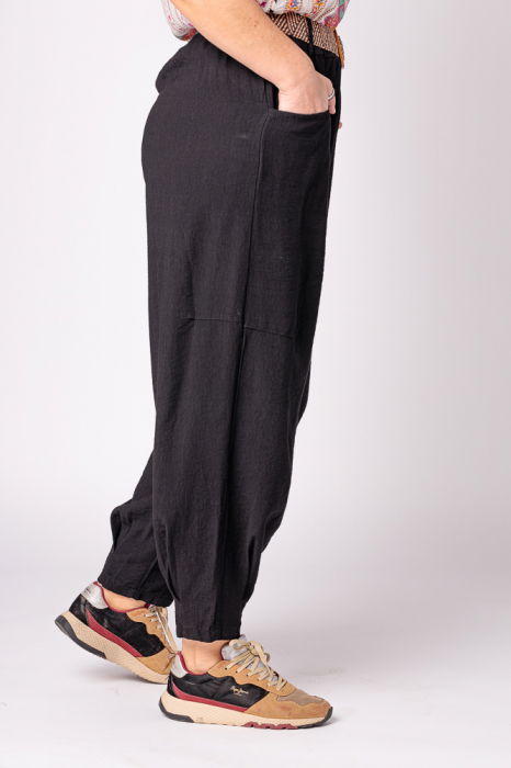 Pantaloni negri, masura mare, cu curea, din vascoza [2]