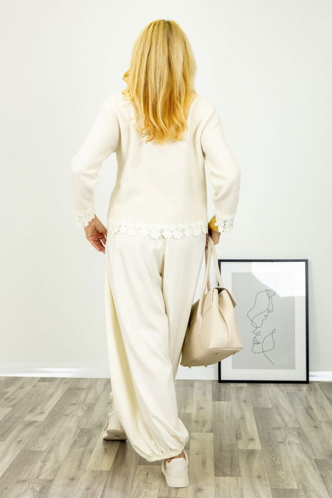 Pantaloni albi cu croiala bufanta de efect [3]