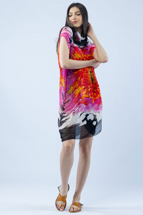 Pareo plaja din material plisat matasos si usor, motive florale fucsia cu portocaliu [2]