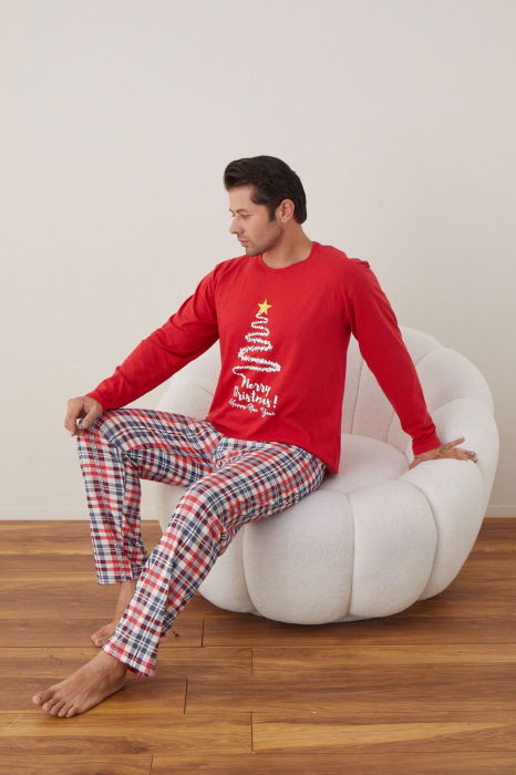 Pijama barbati de Craciun din bumbac, doua piese cu bradul lui Mos Craciun pe rosu [2]
