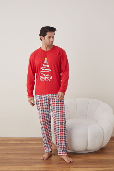 Pijama barbati de Craciun din bumbac, doua piese cu bradul lui Mos Craciun pe rosu