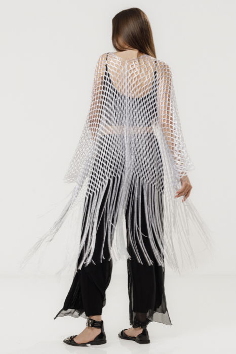 Poncho alb din plasa cu fir argintiu si franjuri lungi [5]