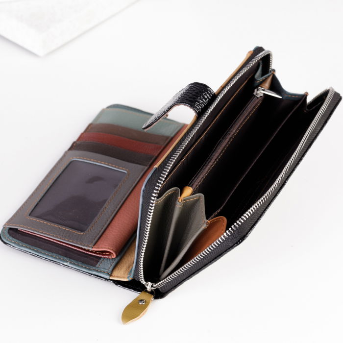 Portofel din piele naturala lucioasa, cu aspect piele de sarpe si prindere cu capsa exterioara, negru [2]