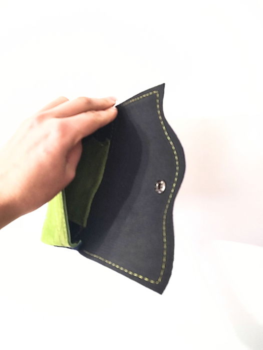 Portofel personalizat din piele naturala ,cu crizantema pictată [2]