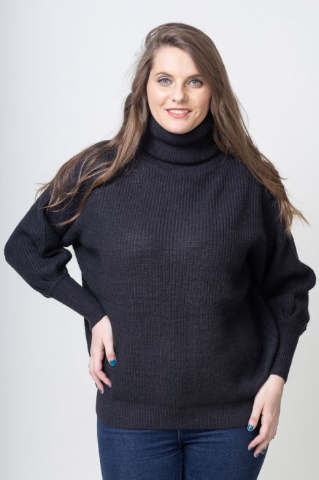 Pulover negru, oversize, pe gat