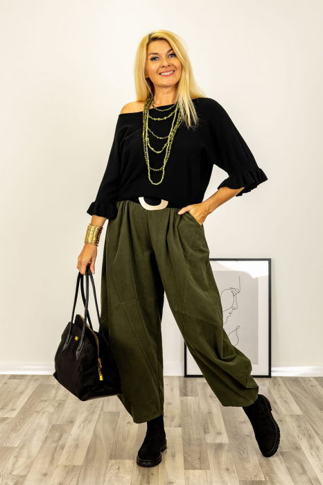 Pulover cu maneci scurte si volane la mansete din vascoza, negru