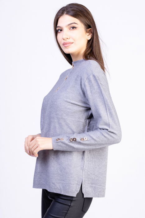 Pulover cu nasturei aurii pe decolteu si la maneci, gri [2]