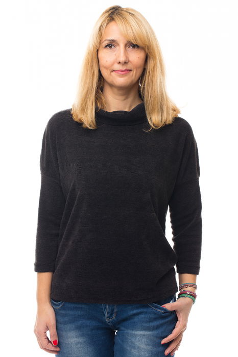 Pulover negru cu guler inalt [1]