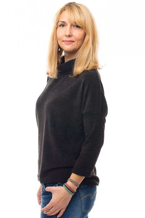 Pulover negru cu guler inalt [2]