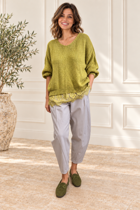 Pulover pufos verde oliv, oversize cu dantela pe margini si decolteu in V