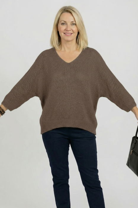 Pulover pufos fango cu decolteu in V si maneca fluture [2]