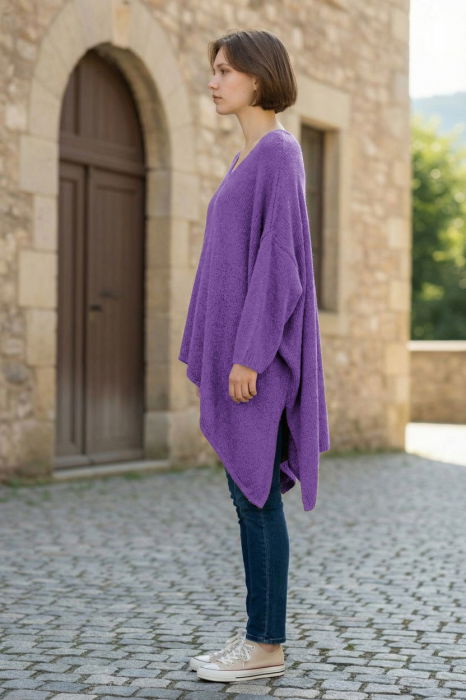 Pulover pufos mov, oversize cu colt si decolteu in V [2]