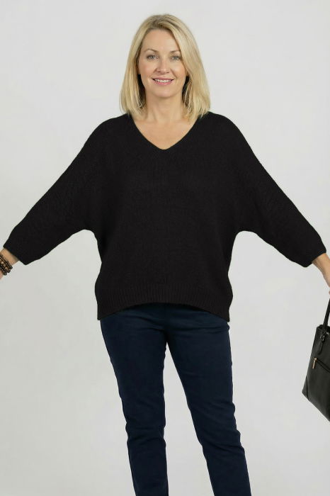 Pulover pufos negru cu decolteu in V si maneca fluture [2]