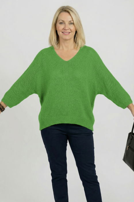 Pulover pufos verde deschis cu decolteu in V si maneca fluture [2]