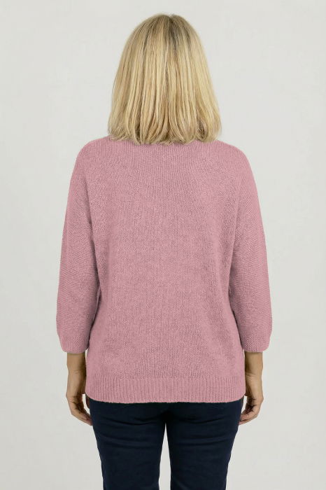 Pulover pufos roz prafuit cu decolteu in V si maneca fluture [3]