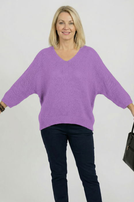 Pulover pufos mov deschis cu decolteu in V si maneca fluture [2]