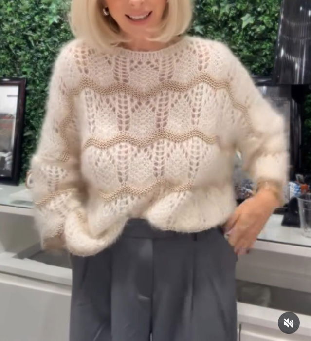 Pulover tricotat soft cu model wave  si margini ondulate, bej si auriu [2]