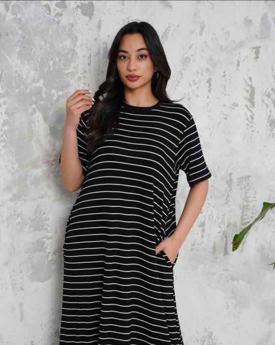 Rochie A-line lunga din jerseu de vascoza, neagra cu dungi albe [5]