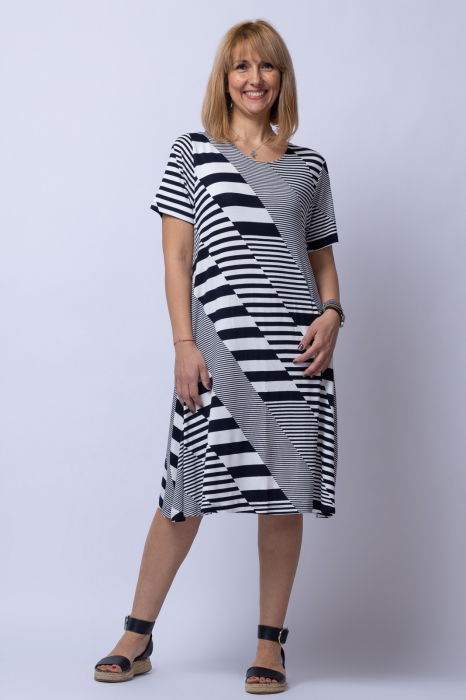 Rochie `A line` midi, din tricot alb - negru [1]