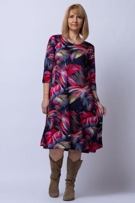 Rochie `A line` midi, imprimeu predominant in nuante de bleumarin-rosu, din vascoza [1]