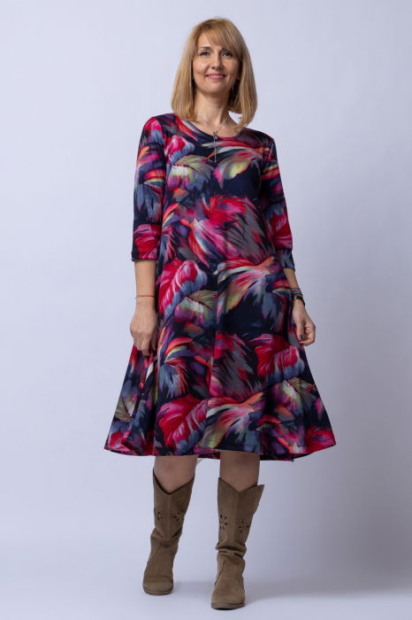 Rochie `A line` midi, imprimeu predominant in nuante de bleumarin-rosu, din vascoza [2]