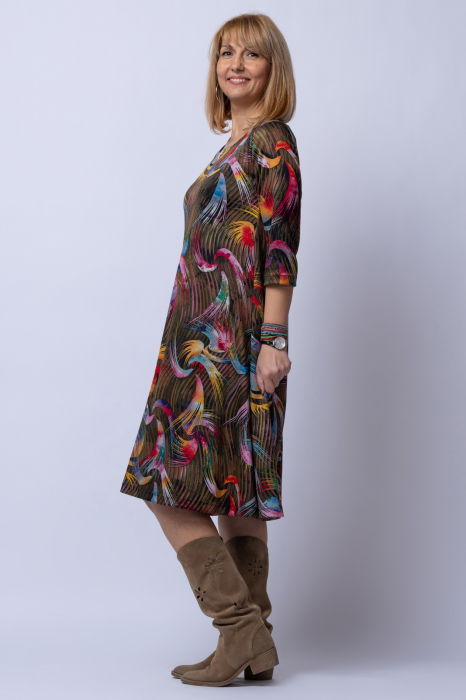 Rochie `A line` midi, imprimeu predominant in nuante de kaki-galben, din vascoza [2]