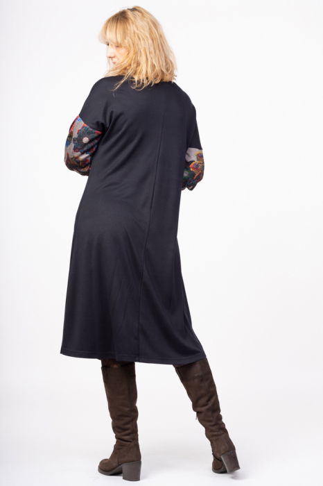 Rochie `A line` midi, neagra, cu maneci bufante imprimate cu forme circulare multicolore [3]