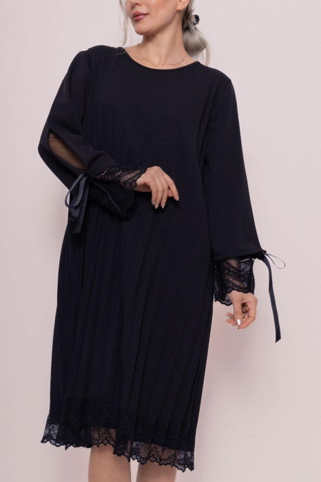 Rochie neagra plisata midi cu maneca dublata cu tull si dantela [2]