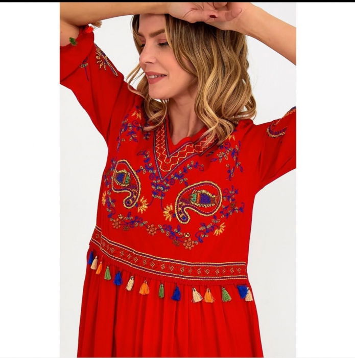 Rochie rosie cu broderie si ciucurasi, din vascoza [3]